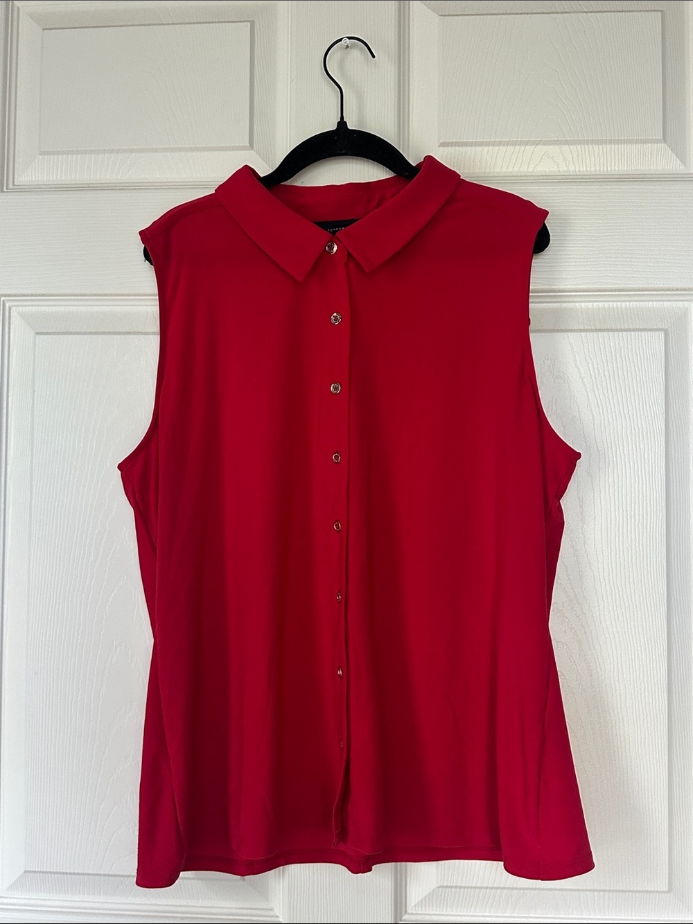 Tommy Hilfiger Sleeveless Button-Down Top in Red EUC
